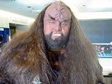 Лингвист воспитывал ребенка на вымышленном языке клингонов из сериала "Звездный путь" Лингвист воспитывал ребенка на вымышленном языке клингонов из сериала "Звездный путь"