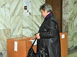 Кремль усложнит процедуру выдачи открепительных талонов, которые оппозиция считает административной уловкой Кремль усложнит процедуру выдачи открепительных талонов, которые оппозиция считает административной уловкой