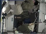 В экипаж шаттла Atlantis входят астронавты Чарлз Хобо (командир), Бэрри Уилмор (пилот), Леланд Мелвин, Рэнди Брезник, Майк Форман и Роберт Сэтчер