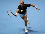 Российский теннисист Николай Давыденко в красивом стиле переиграл первую ракетку мира швейцарца Роджера Федерера 