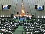 Парламент Ирана предложил сегодня правительству Махмуда Ахмади Нежада разработать и представить план сокращения уровня сотрудничества с МАГАТЭ