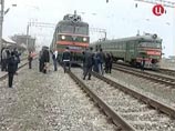 На пикете номер 7 Избербаш-Инчхе перед следовавшим из Тюмени в Баку пассажирским поездом номер 374 около 6:00 по московскому времени было подорвано железнодорожное полотно