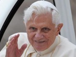 Сегодня во многих странах мира в продажу поступил музыкальный компакт-диск "Alma Mater" с фрагментами молитв Папы Бенедикта XVI