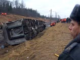 По официальной версии, аварию на железной дороге устроили террористы, установившие под рельс самодельное взрывное устройство мощностью в семь килограммов тротила По официальной версии, аварию на железной дороге устроили террористы, установившие под рельс самодельное взрывное устройство мощностью в семь килограммов тротила