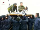 "Союз" с тремя космонавтами приземлился в Казахстане "Союз" с тремя космонавтами приземлился в Казахстане