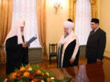 Патриарх Кирилл наградил муфтия Таджуддина церковным орденом Патриарх Кирилл наградил муфтия Таджуддина церковным орденом
