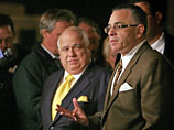 Судья в США объявил недействительным судебный процесс над бывшим главой могущественного мафиозного клана Нью-Йорка Джоном Готти по кличке Юниор (Младший) (на фото слева)