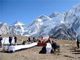 Правительство Непала провело заседание по климату на Эвересте