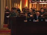 Рашид Нургалиев убежден, что военнослужащие ВВ прекрасно справились с планами и задачами этого года, в том числе по поддержанию порядка в республиках Северного Кавказа, прежде всего в Чечне, Ингушетии и Дагестане