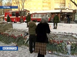 К сгоревшему клубу приходят жители Перми. Там началась стихийная акция памяти К сгоревшему клубу приходят жители Перми. Там началась стихийная акция памяти