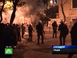В Греции в ходе беспорядков, вспыхнувших в минувшие выходные дни в Афинах и Салониках, задержаны приблизительно 300 человек, в основном молодых людей В Греции в ходе беспорядков, вспыхнувших в минувшие выходные дни в Афинах и Салониках, задержаны приблизительно 300 человек, в основном молодых людей