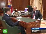 Лидер КПРФ не захотел объединяться со "Справедливой Россией" и назвал противоречия между Медведевым и Путиным Лидер КПРФ не захотел объединяться со "Справедливой Россией" и назвал противоречия между Медведевым и Путиным