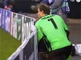Голкипер "Штутгарта" справил нужду во время матча Лиги чемпионов (ВИДЕО) Голкипер "Штутгарта" справил нужду во время матча Лиги чемпионов (ВИДЕО)