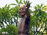 В столице Индонезии появился памятник маленькому Обаме: жители в недоумении