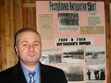 Евлоев погиб 31 августа 2008 года в милицейской машине по дороге на допрос от случайного, по версии следствия, выстрела в висок