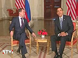Президент России Дмитрий Медведев и его американский коллега Барак Обама обсудили в субботу по телефону вопросы подготовки нового договора о стратегических наступательных вооружениях