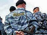 ОМОН, который тут же окружил участников пикета, в акцию не вмешивался ОМОН, который тут же окружил участников пикета, в акцию не вмешивался