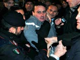МВД Италии считает, что Берлускони хотят убить. А напавший объяснил свои мотивы: это политика