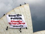 С крыши Сиднейской оперы сняли пятерых активистов Greenpeace в костюмах ниндзя