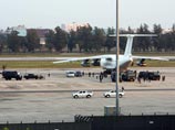 Ил-76 с 40 тоннами оружия был задержан в минувшую субботу после досмотра в аэропорту Бангкока Дон-Мыан, куда Ил-76 приземлился для дозаправки. На борту самолета находились ручные гранатометы и переносные зенитно-ракетные комплексы