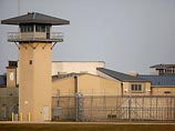 По словам источника издания, обсуждение возможности использования тюрьмы Thomson Correctional Center для перевода туда федеральных заключенных и от 35 до 90 узников Гуантанамо длилось несколько недель