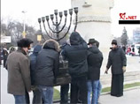 Несколько десятков человек в центре Кишинева организовали антисемитскую акцию, "приуроченную" к празднованию еврейского праздника Ханука Несколько десятков человек в центре Кишинева организовали антисемитскую акцию, "приуроченную" к празднованию еврейского праздника Ханука
