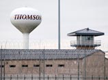 Тюремный комплекс в Томпсоне расположен в 240 км от Чикаго. Как указывалось ранее, он был построен в 1990 году, а укомплектован в 2001. Это заведение считается одним из самых безопасных и хорошо охраняемых