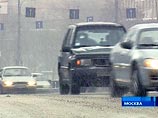 Из-за снегопада Москве грозит транспортный коллапс, но водители все равно сели за руль Из-за снегопада Москве грозит транспортный коллапс, но водители все равно сели за руль