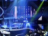 Основным конкурентом группы стал 18-летний Джо Макэлдерри - победитель "попсового" конкурса талантов X Factor (британскbq аналог "Фабрики звезд")