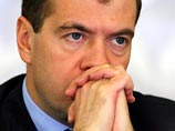 СМИ: Российская политэлита не знает, на кого ставить - на Путина или на Медведева