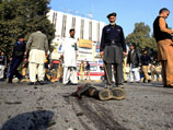 Восемь человек погибли и свыше 20 получили ранения в результате двух терактов, устроенных в четверг утром террористами-смертниками в городе Пешавар на северо-западе Пакистана