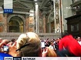 Напомним, в ночь с четверга на пятницу перед началом ночной службы на Папу Римского Бенедикта XVI, входившего в храм святого Петра, напала неуравновешенная поклонница Напомним, в ночь с четверга на пятницу перед началом ночной службы на Папу Римского Бенедикта XVI, входившего в храм святого Петра, напала неуравновешенная поклонница