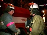 На складе горят рулоны бумаги. В тушении принимают участие 15 единиц пожарной техники На складе горят рулоны бумаги. В тушении принимают участие 15 единиц пожарной техники