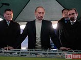 Премьер-министр России Владимир Путин, объезжая Сочи, снова пообщался с главой группы "Базэл" Олегом Дерипаской