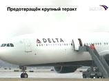 Пассажир, который поджег нечто внешне похожее на пиротехническое устройство на борту самолета, совершавшего рейс из Амстердама в Детройт, пытался его взорвать Пассажир, который поджег нечто внешне похожее на пиротехническое устройство на борту самолета, совершавшего рейс из Амстердама в Детройт, пытался его взорвать