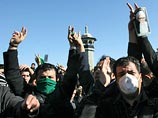 Демонстранты, выступающие на стороне иранской политической оппозиции, в субботу вступили в столкновение с силами безопасности на юге Тегерана