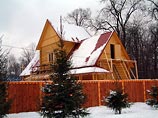 Дед Мороз зажег огни на елке и отправился, не дожидаясь окончания представления, в свою московскую резиденцию в Кузьминках Дед Мороз зажег огни на елке и отправился, не дожидаясь окончания представления, в свою московскую резиденцию в Кузьминках