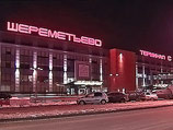 Из-за трехкратного переноса вылета поначалу спокойные пассажиры, готовившиеся к отдыху в Гоа, подняли бунт в терминале "С" аэропорта и требовали немедленного разрешения проблемы Из-за трехкратного переноса вылета поначалу спокойные пассажиры, готовившиеся к отдыху в Гоа, подняли бунт в терминале "С" аэропорта и требовали немедленного разрешения проблемы