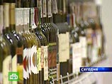 Кроме того, молодым людям до 18 лет в любое время дня и ночи запрещено находиться во всех видах общественных заведений, торгующих исключительно алкоголем Кроме того, молодым людям до 18 лет в любое время дня и ночи запрещено находиться во всех видах общественных заведений, торгующих исключительно алкоголем