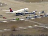 Уроженец Нигерии, летевший в Детройт рейсом авиакомпании Delta Airlines номер 253, вызвал подозрения после того, как около часа провел в туалетной комнате