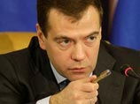 СМИ: Медведев меняет имидж интеллигента на образ "крутого парня"