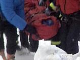 Среди погибших - два взрослых альпиниста, 12-летний немец, а также четыре спасателя, которые погибли при поиске пропавших