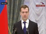 Медведев раздал награды и заявил, что нужно поменять политическую систему