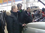 Путин открыл в Приморье автозавод и прокатился на обещанном Берлускони "Патриоте"