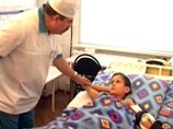 По прибытии в Екатеринбург в ночь на вторник были госпитализированы 70 человек - 11 детей с признаками пищевого отравления и 59 здоровых размещены в больнице для временной изоляции