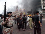 Напомним, в понедельник в Карачи террорист-смертник взорвал себя на центральной улице Джинна роад, когда по ней проходила многотысячная процессия мусульман-шиитов, отмечавших традиционный шиитский траур Ашура в память об имаме Хусейне и 70 его сподвижника