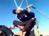 В Иране сняли на ВИДЕО, как толпа спасла из петли приговоренных к смерти грабителей В Иране сняли на ВИДЕО, как толпа спасла из петли приговоренных к смерти грабителей