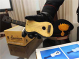 В обувной коробке нашли гитару с росписью Пикассо