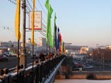 В центре Москвы пьяный мужчина свалился с моста в реку В центре Москвы пьяный мужчина свалился с моста в реку