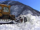 Из-за сильного снегопада и опасности лавин Транскавказская магистраль будет закрыта минимум всю ночь